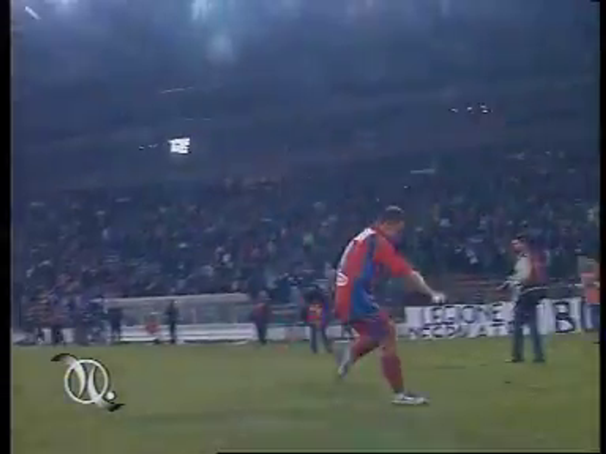 Istoria EXPLOZIVĂ a războiului Răzvan Lucescu - Steaua / FCSB » Înjurături grosolane, un steag provocator în Ghencea și o urare: „Asta e pentru toți ANTIsteliștii!”