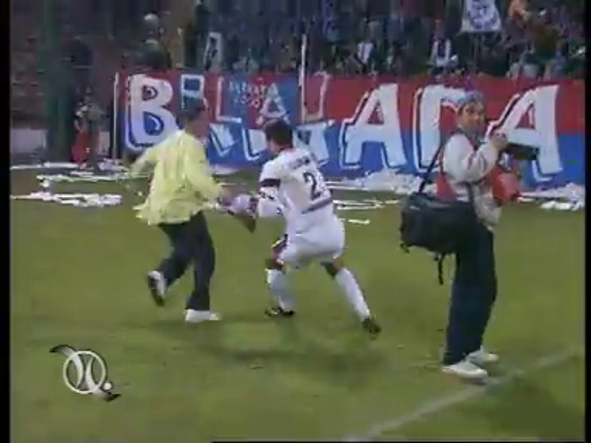 Istoria EXPLOZIVĂ a războiului Răzvan Lucescu - Steaua / FCSB » Înjurături grosolane, un steag provocator în Ghencea și o urare: „Asta e pentru toți ANTIsteliștii!”