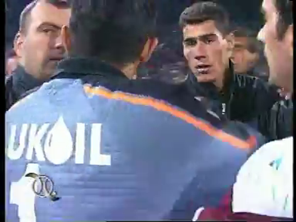 Istoria EXPLOZIVĂ a războiului Răzvan Lucescu - Steaua / FCSB » Înjurături grosolane, un steag provocator în Ghencea și o urare: „Asta e pentru toți ANTIsteliștii!”