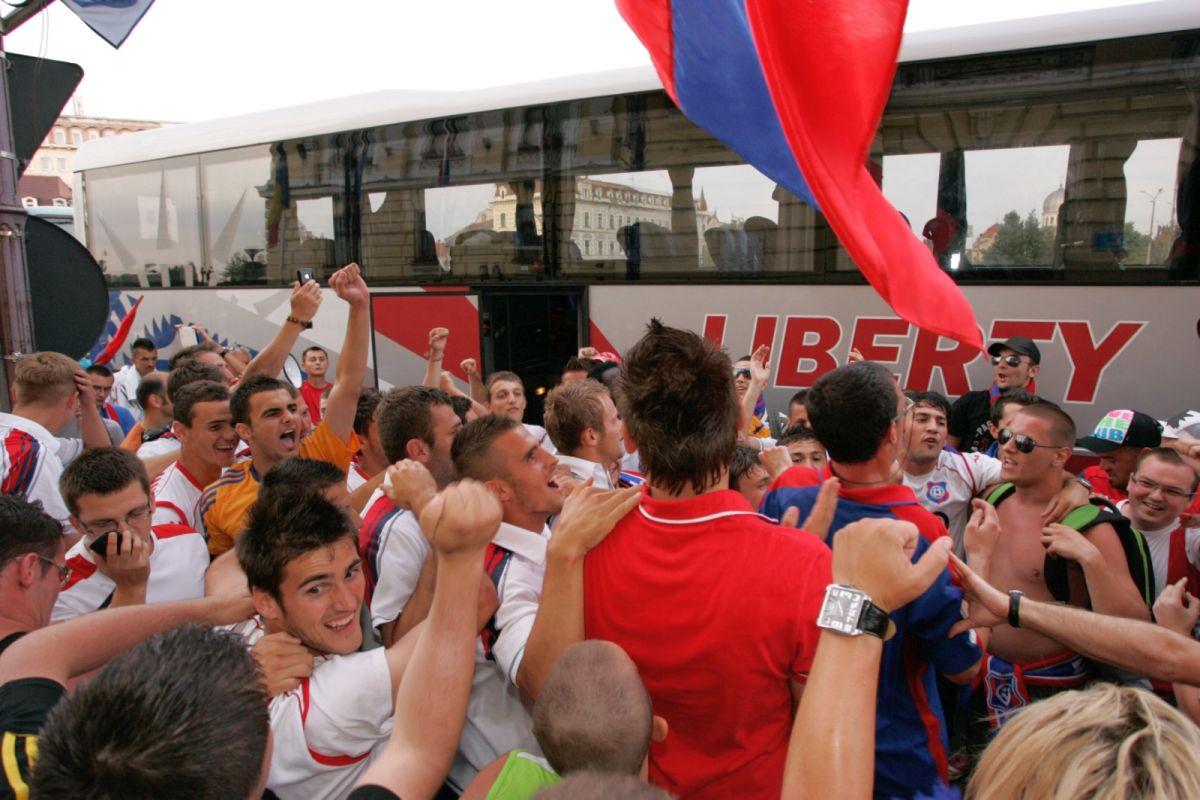 Ilie Bolojan și scenele uitate de timp descoperite în arhiva GSP: în stradă cu suporterii la promovarea-fantomă » Momentul în care a stârnit furia comunității