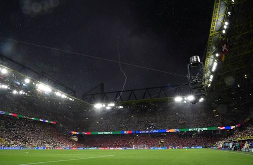 Fulgerul anunță furtuna pe stadionul din Dortmund / Foto: Imago