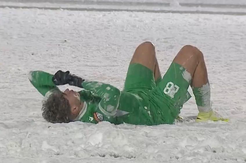 Dumbrăvița - FC Argeș s-a jucat în zăpadă