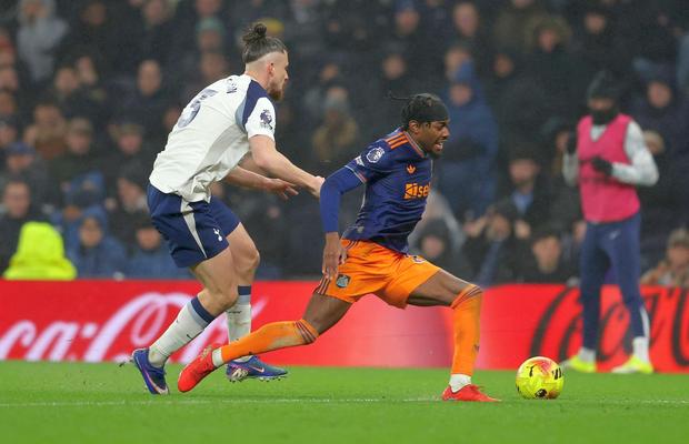 Radu Drăgușin, „tăvălit” în presa din Anglia după eșecul lui Tottenham: „S-a chinuit” » Nota românului