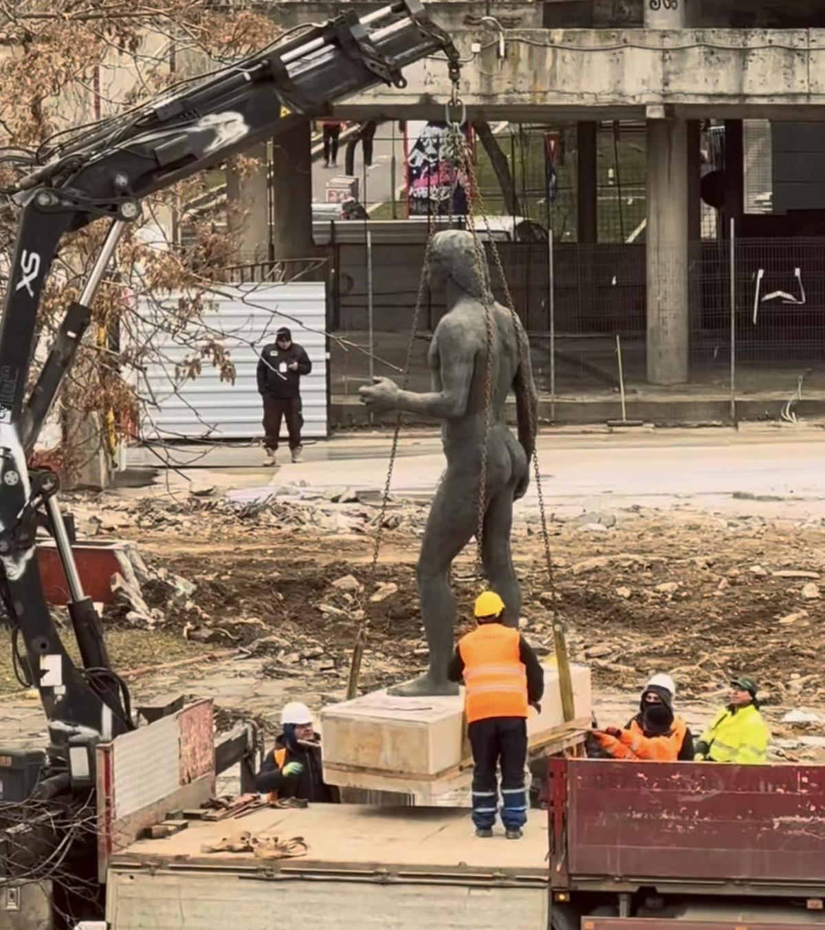 Se mută Patzaichin, Hîldan și Discobolul » Am aflat unde ajung statuile din Complexul Sportiv Dinamo