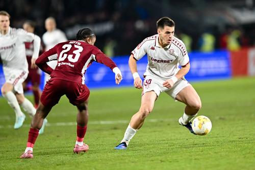 Daniel Paraschiv, atacantul Rapidului, criticat de suporteri/ foto: Imago Images