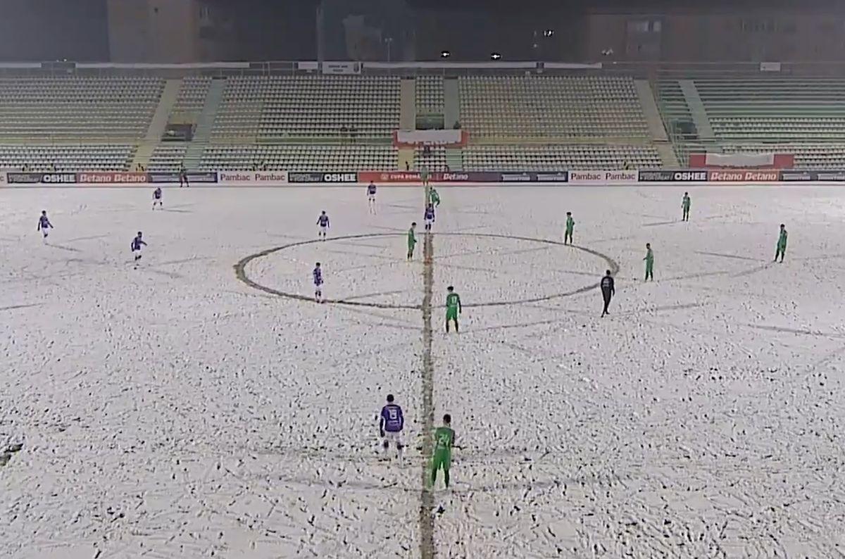 Fotbal în Ice Age » Imagini incredibile la meciul din Cupa României