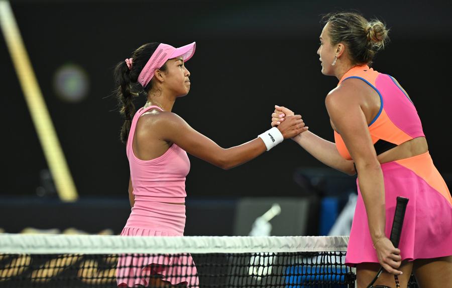Tiantsoa Rakotomanga Rajaonah, alături de Aryna Sabalenka, la Australian Open/Foto: Imago Images Jucătoarea din Madagascar a explicat la Transylvania Open: „Cred că știu de ce oamenilor le e puțin teamă să vină în țara mea”