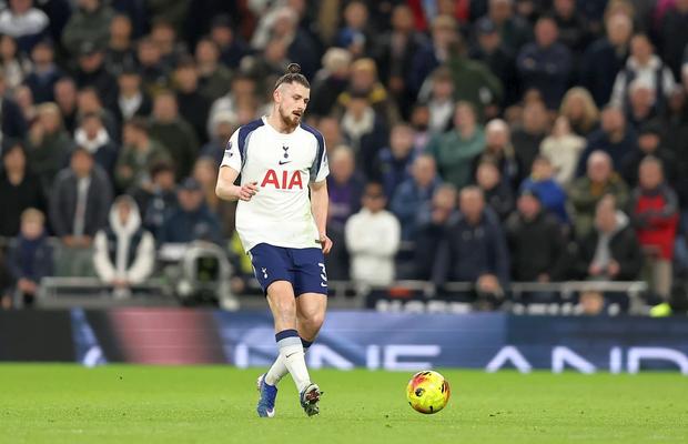 Radu Drăgușin, integralist în Tottenham - Newcastle. Cum s-a descurcat