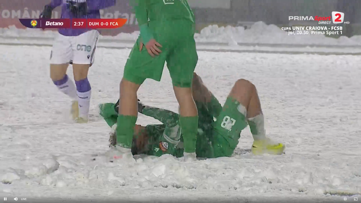 Fotbal în Ice Age » Imagini incredibile la meciul din Cupa României