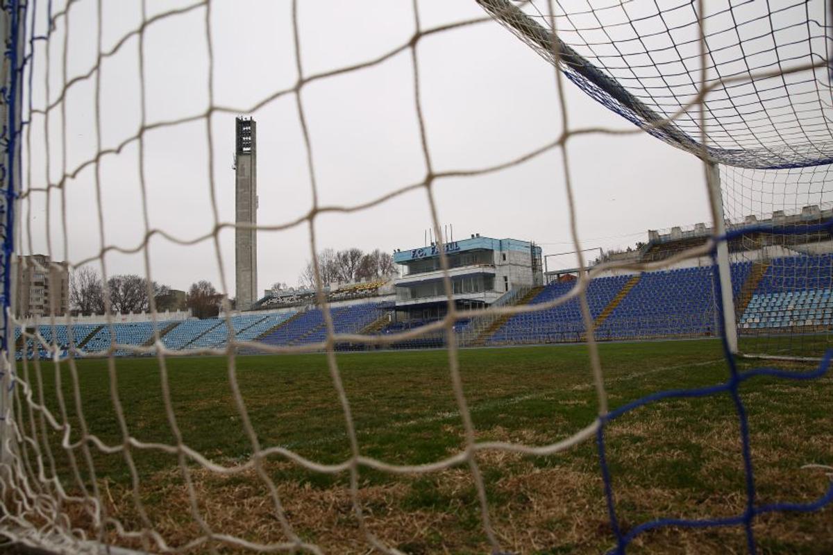 FOTO Stadionul Farul își trăiește ultimele luni de viață! Reportaj GSP la Constanța: scaune distruse, cablul de nocturnă furat, dar se visează la o arenă de 50 de milioane €