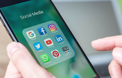Dat afară după ce s-a plâns de calitatea terenului și de faptul că șefii stau prea mult pe Instagram și Twitter!