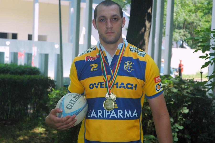 Remus Necula, în tricoul Parmei, cu medaliile câștigate în carieră. Are în palmares două Cupe ale Italiei (2008 şi 2009) şi o Supercupă a Italiei (2008) Povestea dramatică a unui supraviețuitor: rugbistul care s-a vindecat de cancer limfatic. „Doctorul mi-a spus că mai am de trăit doi ani”