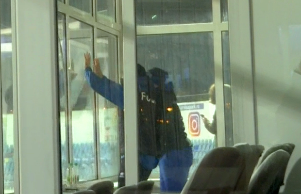 VIDEO EXCLUSIV Un patron din Liga 1 nu și-a menajat antrenorul după ce a făcut scandal în timpul unui meci: „Făcea «ham, ham» ca un câine dresat să muște”