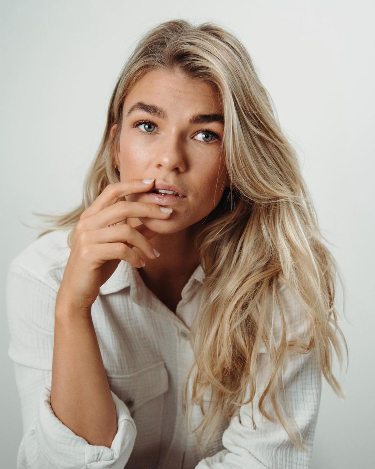 GALERIE FOTO Denisa Dedu are o rivală pe măsură pentru titlul de cea mai frumoasă portăriță de la Mondial