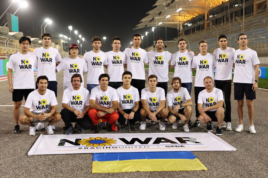 Foto: Getty Images Formula 1 continuă să-și arate sprijinul pentru Ucraina » Mesajul piloților + Casca specială a lui Sebastian Vettel