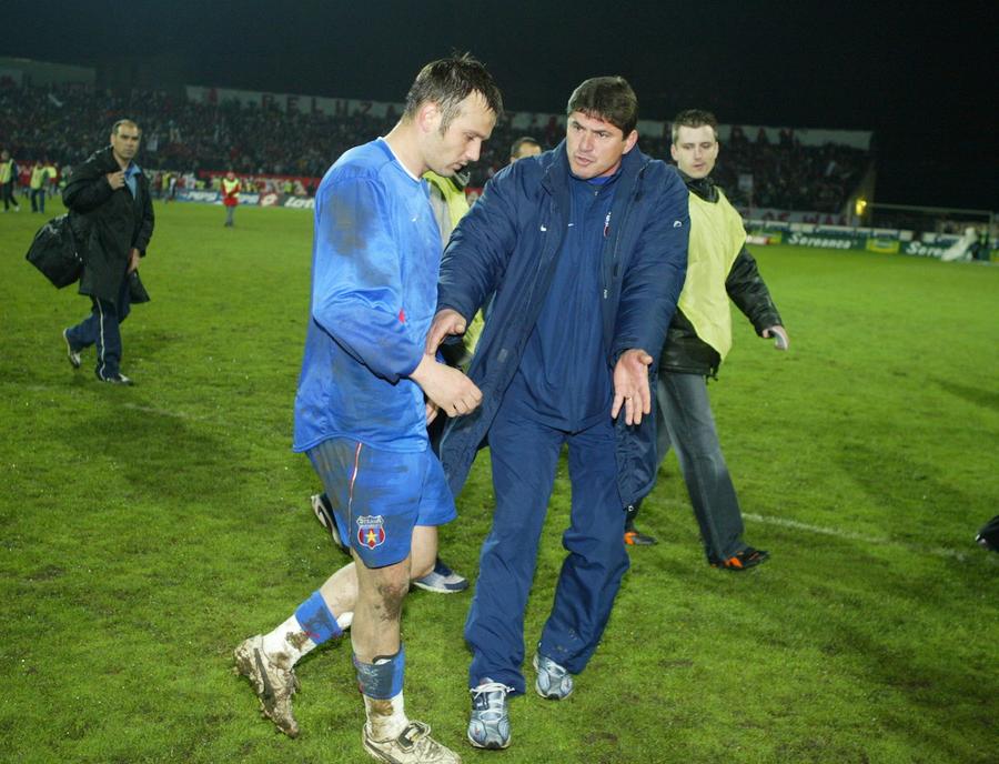 Pitu este certat de secundul lui Pițurcă, Ștefan Iovan Dezvăluire incredibilă de la Liverpool-Steaua: „Ne-au bătut încă de la vestiare. Pe Anfield, noi fumam ascunși după autocar, plini de fum, ei erau la costum și fumau trabuc”