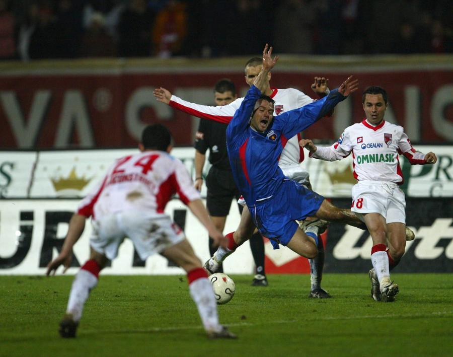 Pitu, într-un derby Dinamo - Steaua, încolțit de Alexa Dezvăluire incredibilă de la Liverpool-Steaua: „Ne-au bătut încă de la vestiare. Pe Anfield, noi fumam ascunși după autocar, plini de fum, ei erau la costum și fumau trabuc”