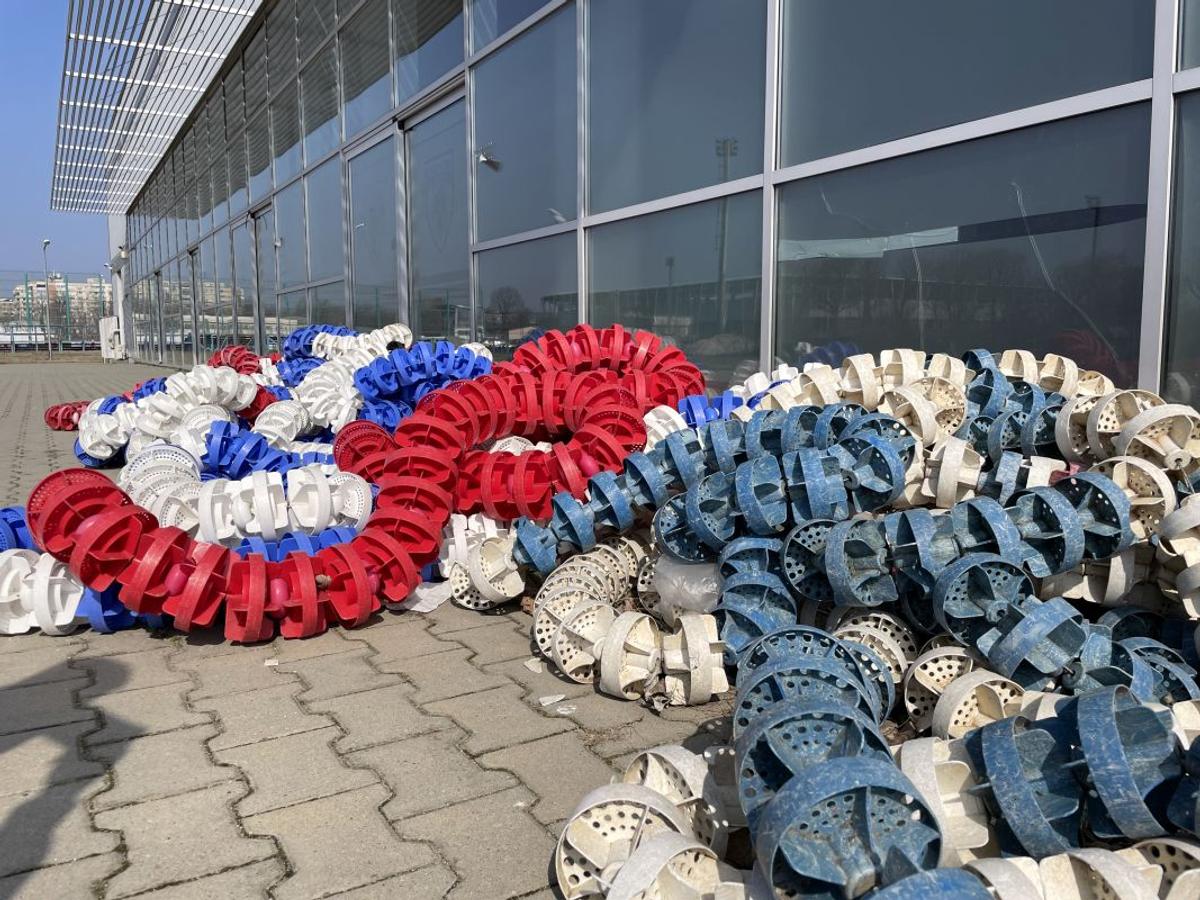 Cum arată bazinul de polo din Complexul Sportiv Steaua » Igrasie, rugină, tencuială lipsă și pereți sparți