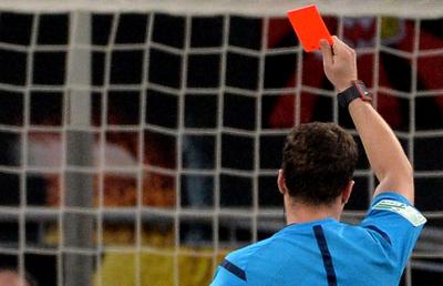 Cutremur în fotbalul românesc » 20 de arbitri sunt anchetați că au jucat la pariuri!