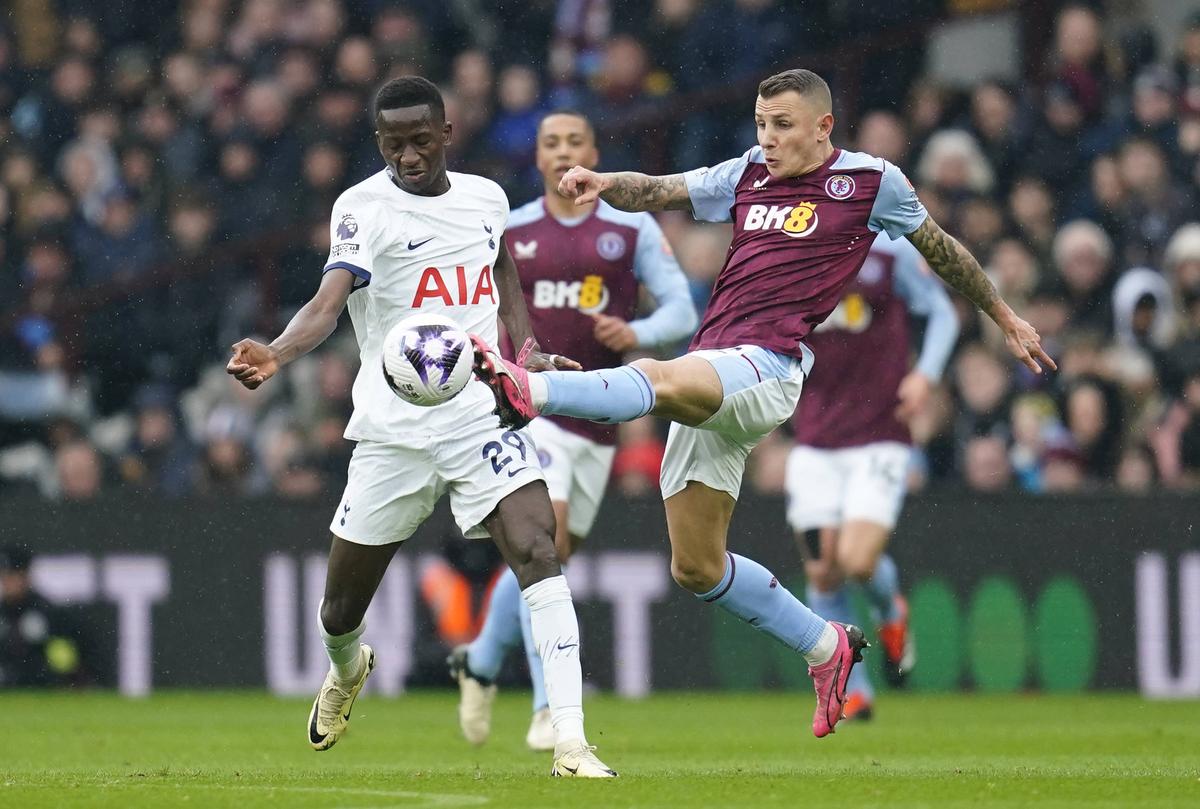 Festival de goluri după intrarea lui Radu Drăgușin » Cum s-a descurcat în Aston Villa - Tottenham