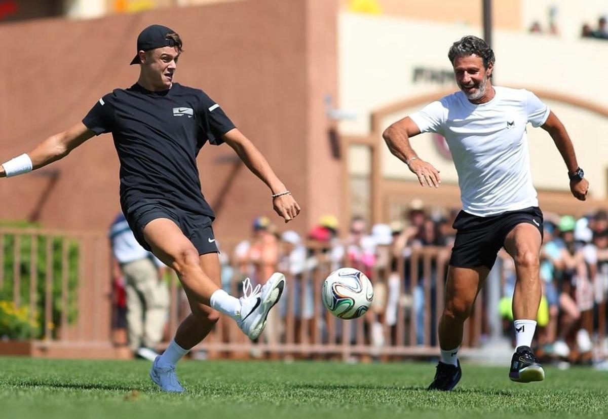 Fotbal în loc de tenis » Holger Rune și Patrick Mouratoglou au inovat în ziua liberă de la Indian Wells