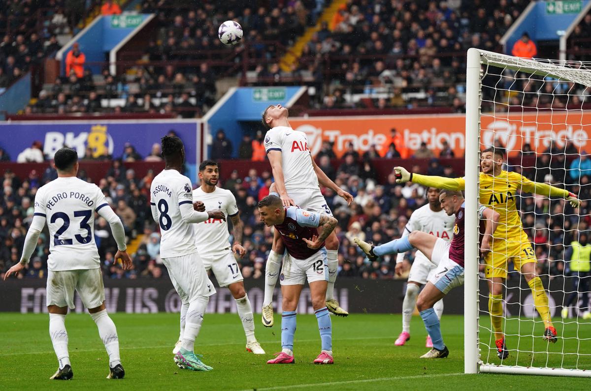 Festival de goluri după intrarea lui Radu Drăgușin » Cum s-a descurcat în Aston Villa - Tottenham