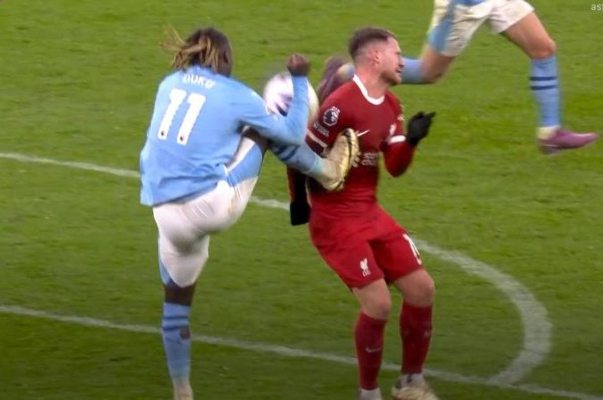 Penalty neacordat pentru Liverpool în meciul cu Manchester City
