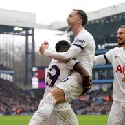 Radu Drăgușin, în Aston Villa - Tottenham/ foto Imago Images