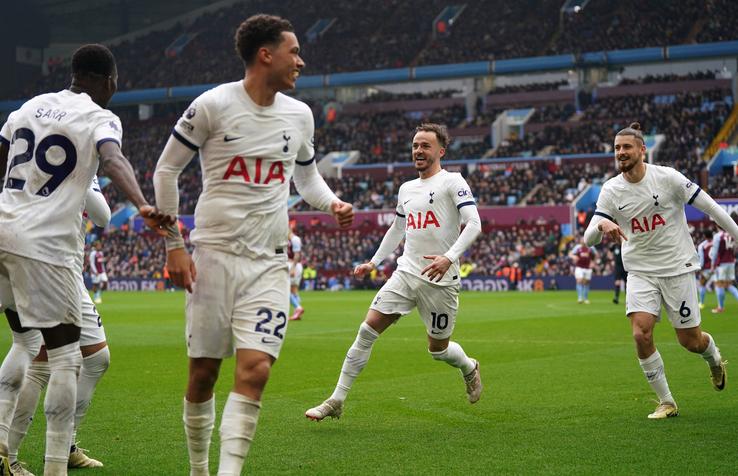 Radu Drăgușin, în Aston Villa - Tottenham/ foto Imago Images