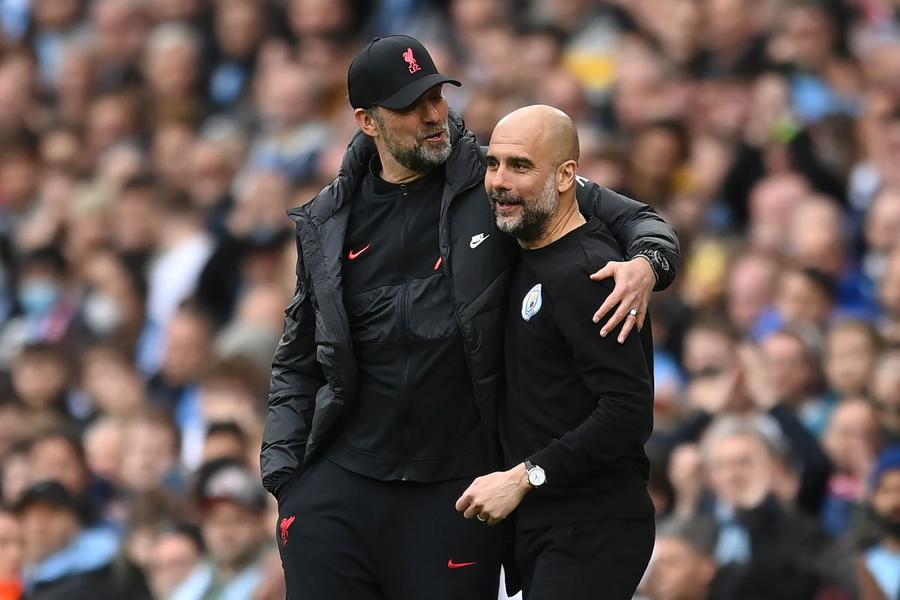 Klopp și Guardiola, rivalii care se respectă, se apreciază, se admiră Foto: Guliver/GettyImages Klopp vs Guardiola. Duelul deceniului » Rivalii care se admiră. „Vom bea un vin după retragere” - „Retrage-te și promit să beau cu tine!”