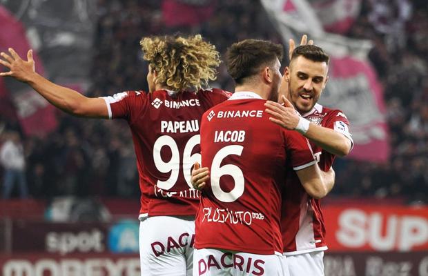 Și-a învins din nou foștii colegi, dar rămâne cu picioarele pe pământ: „Mai avem 10 meciuri, nu e ca și cum am câștigat campionatul!”