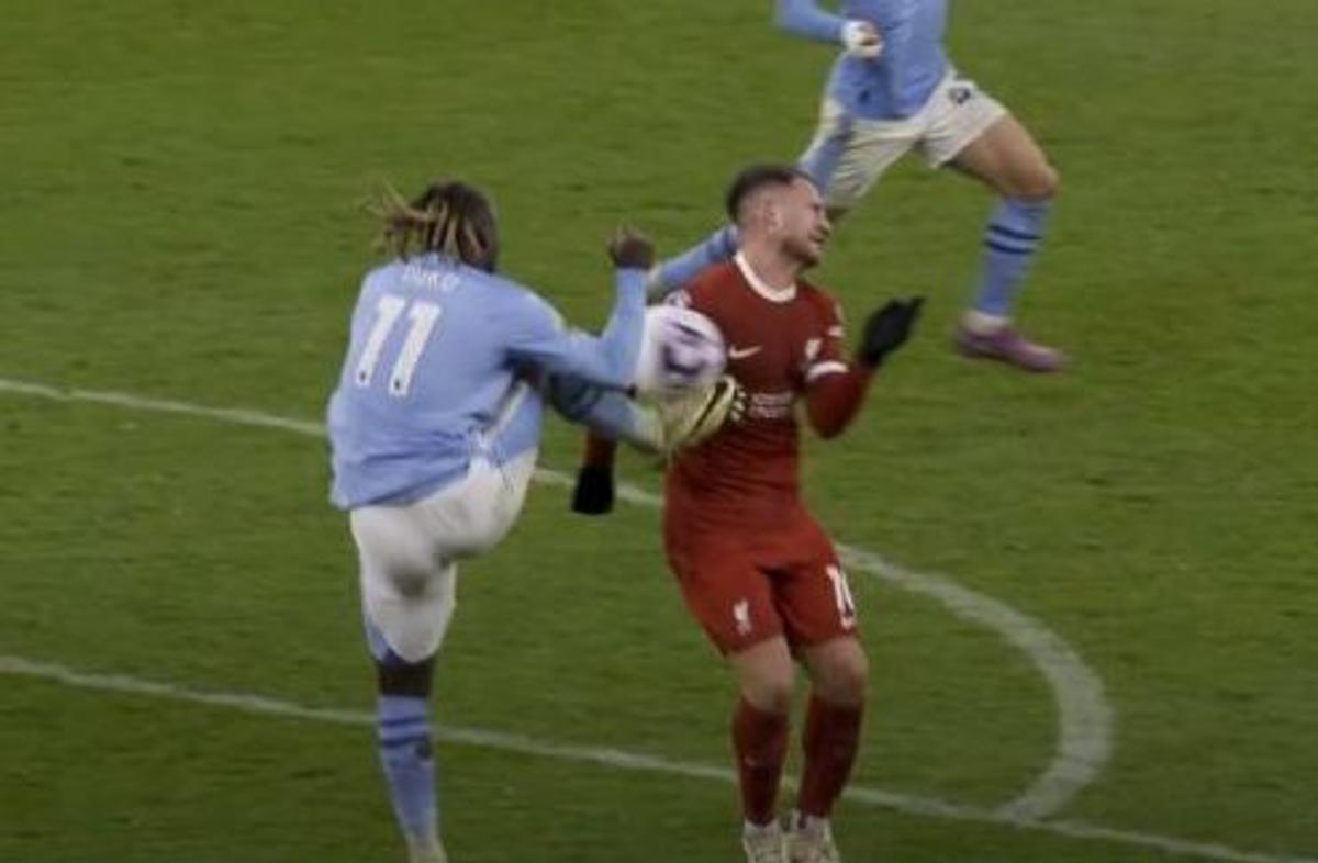 Penalty neacordat pentru Liverpool în meciul cu Manchester City