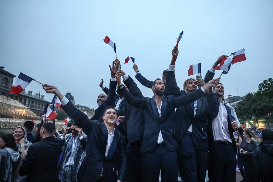 Se întâmplă și la alții » O înotătoare din Franța a primit în martie 2025 ținuta pentru deschiderea Jocurilor Olimpice 2024 de la Paris
