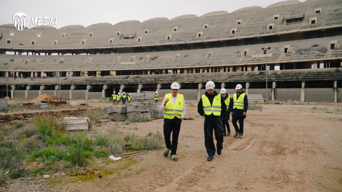 Vor relua lucrările la al patrulea cel mai mare stadion al țării, lăsat de 15 ani în PARAGINĂ! Costă 241 mil. € și arată spectaculos