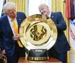 Donald Trump, alături de Infantino și trofeul Cupei Mondiale a Cluburilor/ foto Imago Images