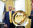 Donald Trump, alături de Infantino și trofeul Cupei Mondiale a Cluburilor/ foto Imago Images