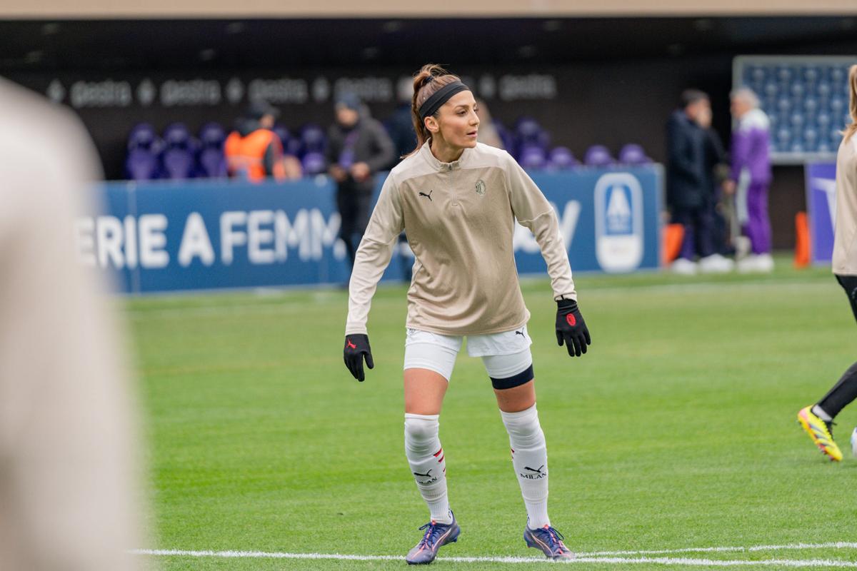 Povestea impresionantă a Nadiei Nadim, fotbalistă profesionistă și chirurg: „E același val de adrenalină și în sala de operație, ca pe teren” » Cu tatăl ucis de talibani, a venit ca refugiată în Danemarca, la 12 ani