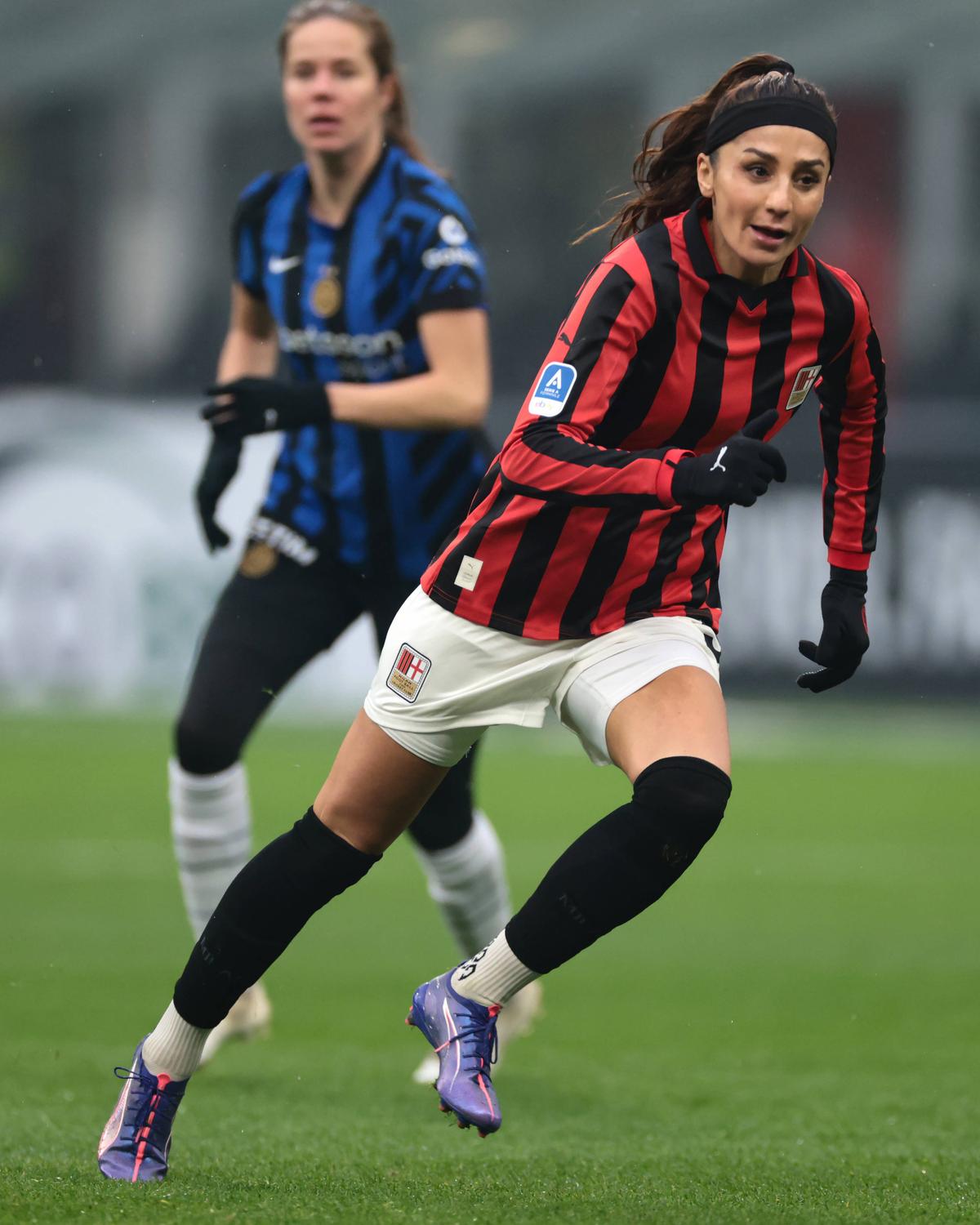 Povestea impresionantă a Nadiei Nadim, fotbalistă profesionistă și chirurg: „E același val de adrenalină și în sala de operație, ca pe teren” » Cu tatăl ucis de talibani, a venit ca refugiată în Danemarca, la 12 ani