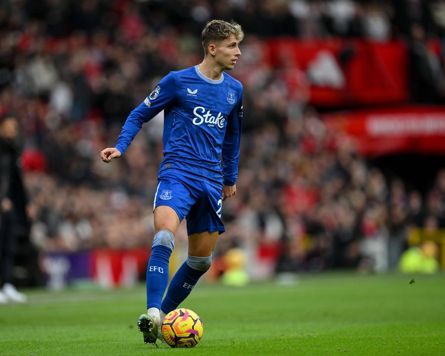 Jesper Lindstrom, jucând pentru Everton // foto: Imago Images „Cel mai slab atacant din Europa” joacă în Premier League și are cifre groaznice: ZERO goluri în 75 de meciuri