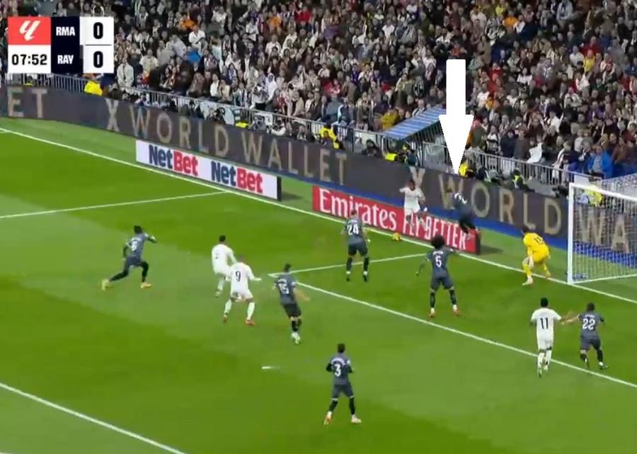 Bellingham în genunchi, „piruetă” lângă Mbappe, dar amețit de Vinicius » Cadru cu cadru, cum s-a descurcat Andrei Rațiu contra lui Real Madrid