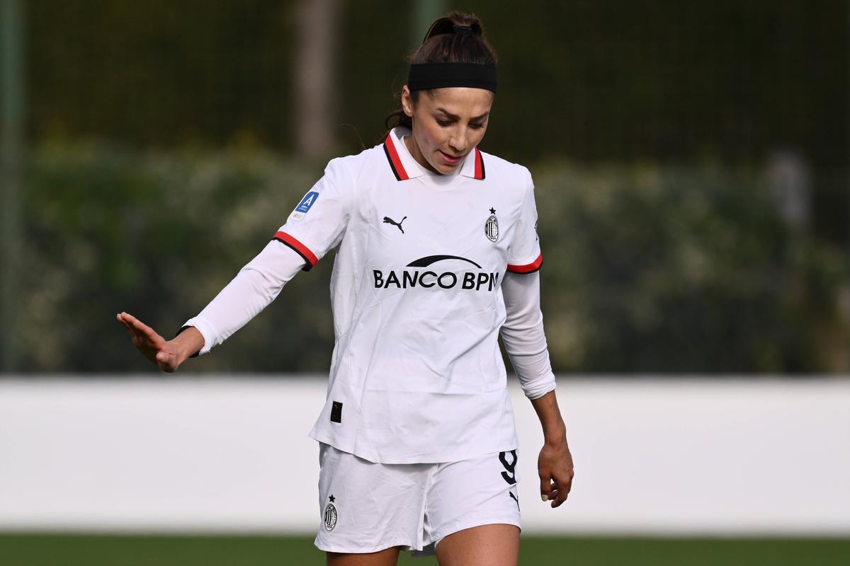 Povestea impresionantă a Nadiei Nadim, fotbalistă profesionistă și chirurg: „E același val de adrenalină și în sala de operație, ca pe teren” » Cu tatăl ucis de talibani, a venit ca refugiată în Danemarca, la 12 ani