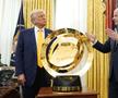 Donald Trump, alături de Infantino și trofeul Cupei Mondiale a Cluburilor/ foto Imago Images