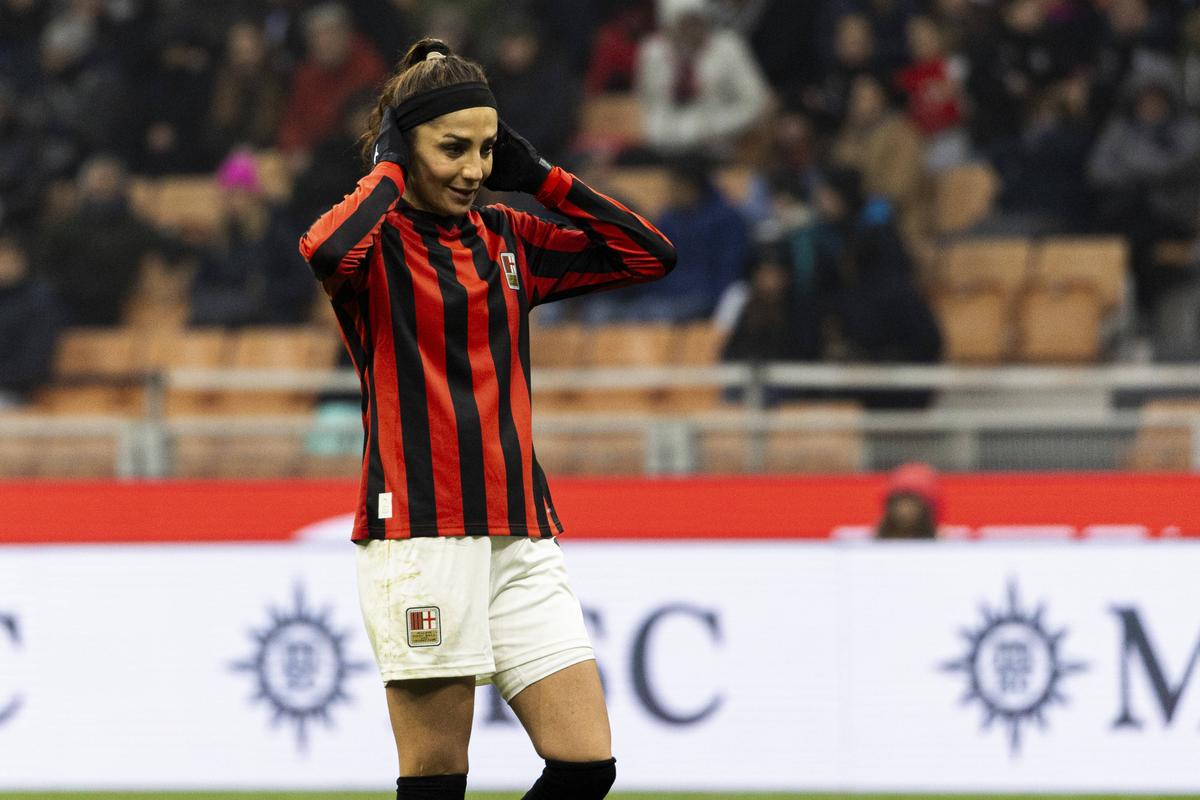 Povestea impresionantă a Nadiei Nadim, fotbalistă profesionistă și chirurg: „E același val de adrenalină și în sala de operație, ca pe teren” » Cu tatăl ucis de talibani, a venit ca refugiată în Danemarca, la 12 ani