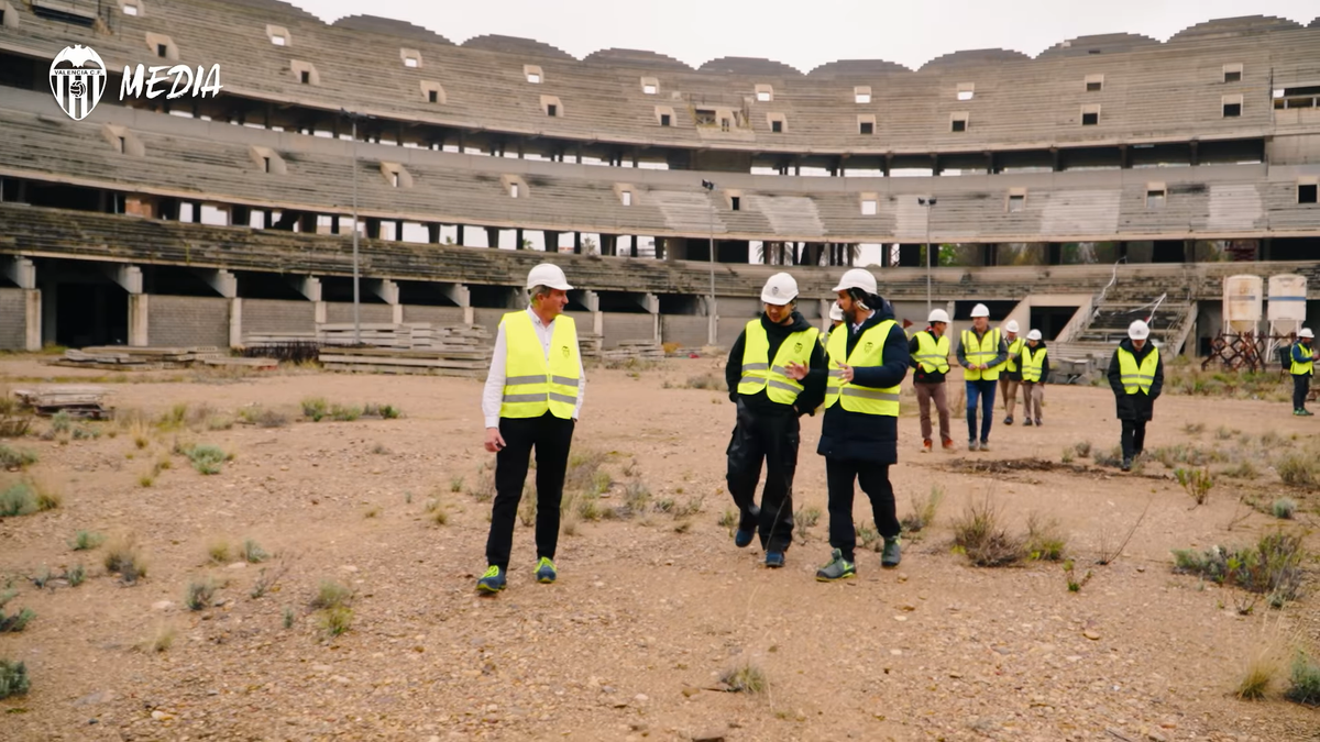 Vor relua lucrările la al patrulea cel mai mare stadion al țării, lăsat de 15 ani în PARAGINĂ! Costă 241 mil. € și arată spectaculos