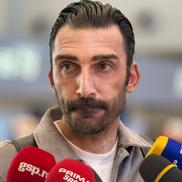 Elias Charalambous, cu lacrimi în ochi pe aeroport, la plecarea din România/ foto: GSP