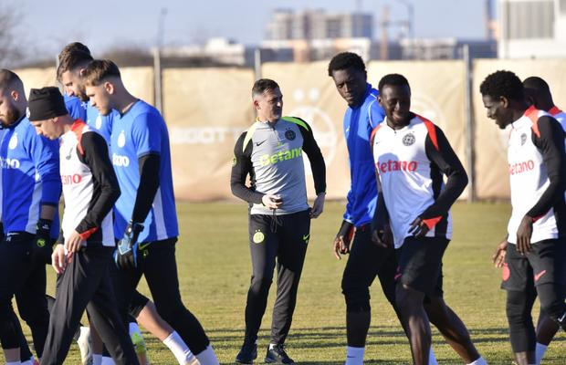 Scene din vestiarul lui FCSB! Cum l-au primit jucătorii pe Rădoi: „Mie mi-a fost ciudat”