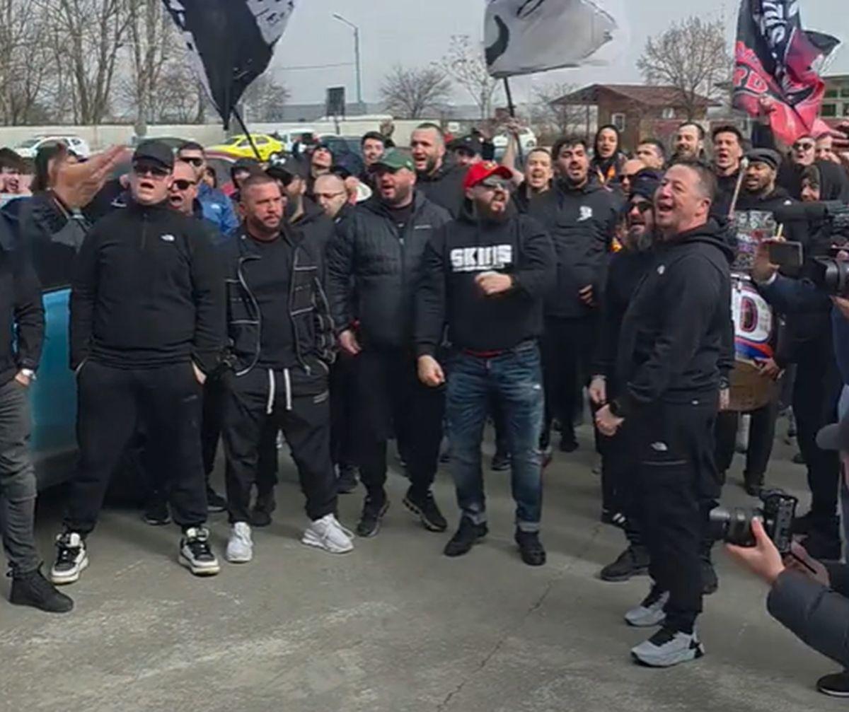 Mirel Rădoi, primit cu torțe de suporterii FCSB la bază
