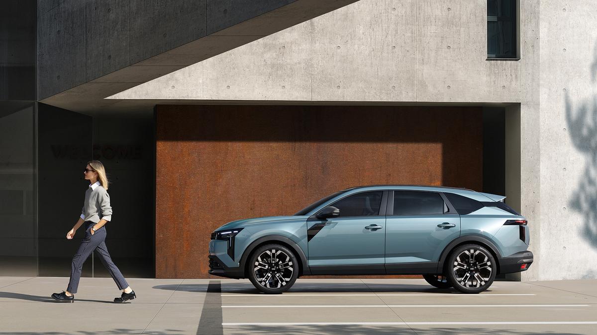 Noul model Dacia a fost zărit pe străzi! Imagini-spion cu mașina » Urmează să fie lansată în 2026: „Arată ciudățel”
