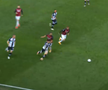 Dennis Man îi trece mingea printre picioare lui Zlatan Ibrahimovic