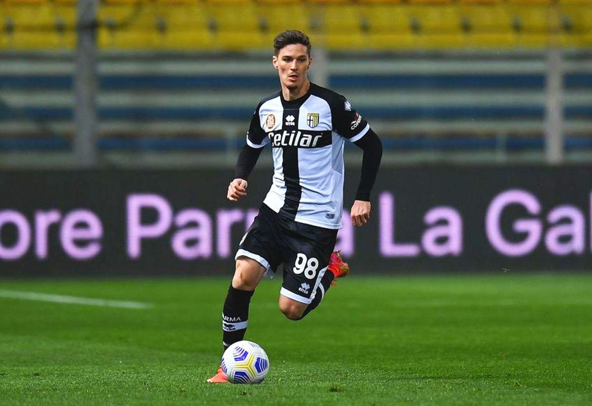 Nota primită de Dennis Man în Parma - Milan: „I-a creat probleme serioase lui Theo Hernandez”
